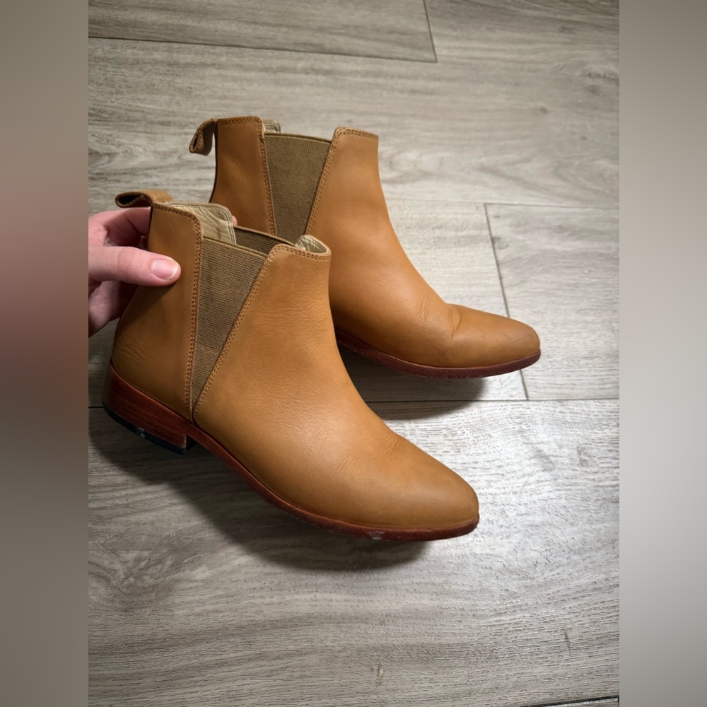 NISOLO ankle boots size 6.5